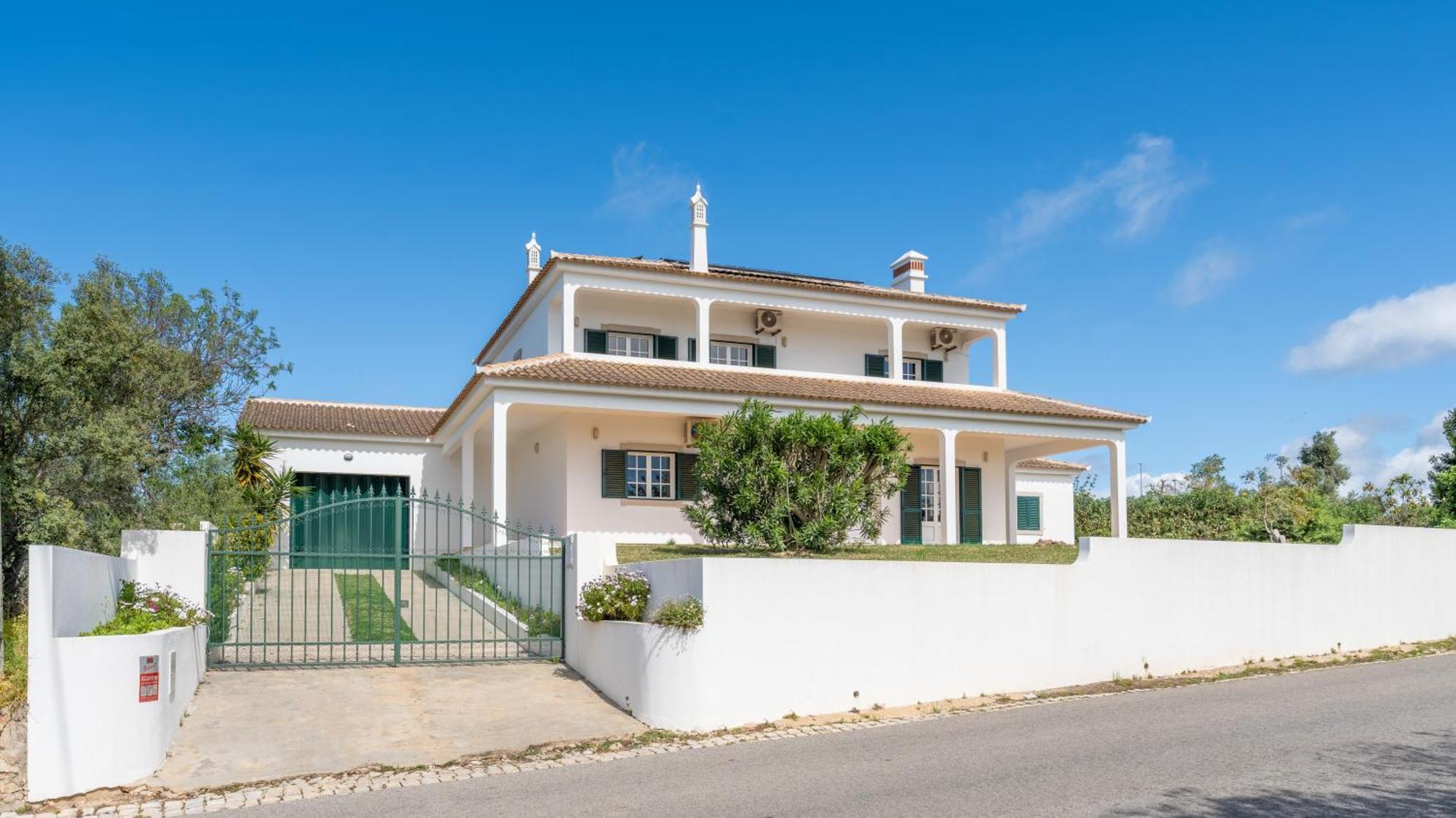 Sunny & Calm 4 Bdr House W/ Pool By Lovelystay Santo Estevao  Exterior photo