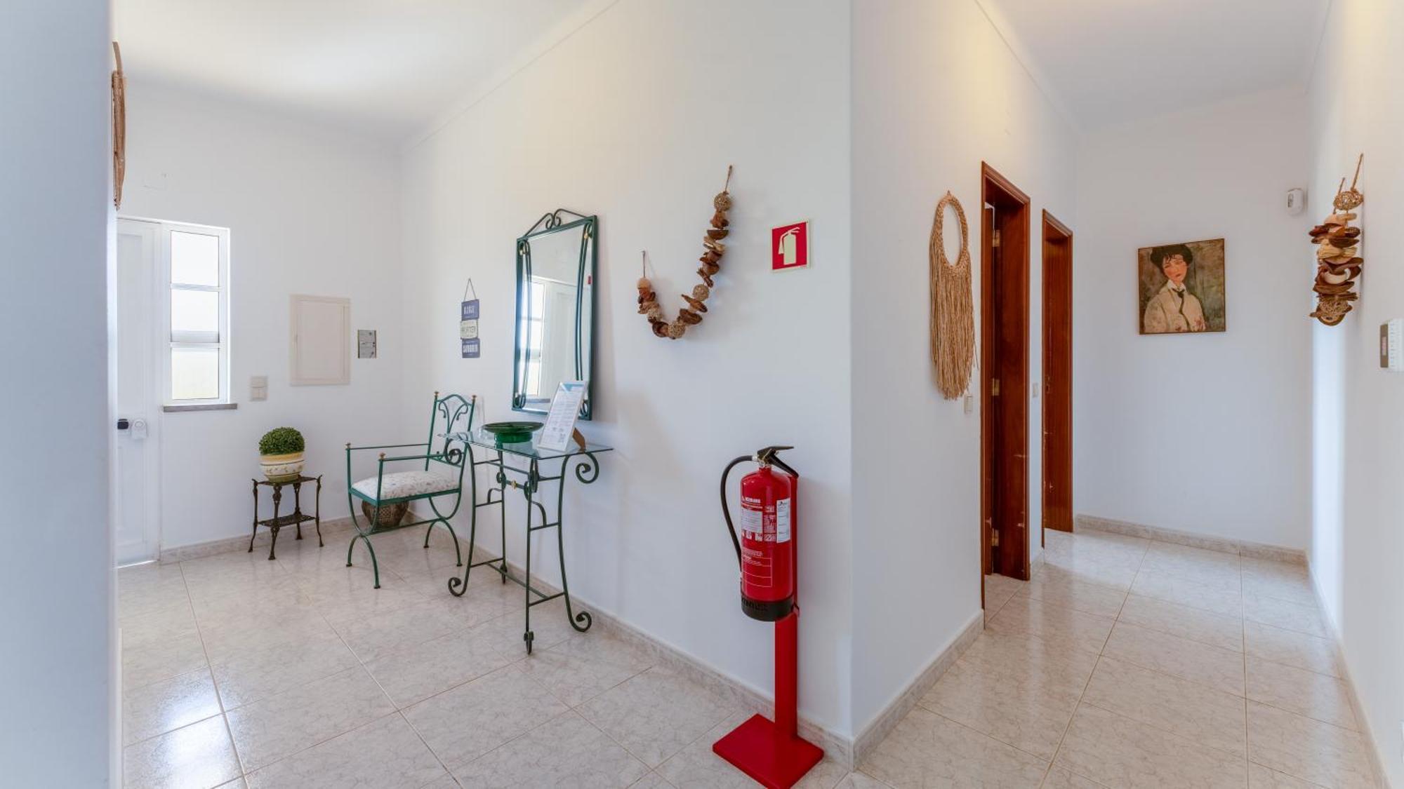 Sunny & Calm 4 Bdr House W/ Pool By Lovelystay Santo Estevao  Exterior photo