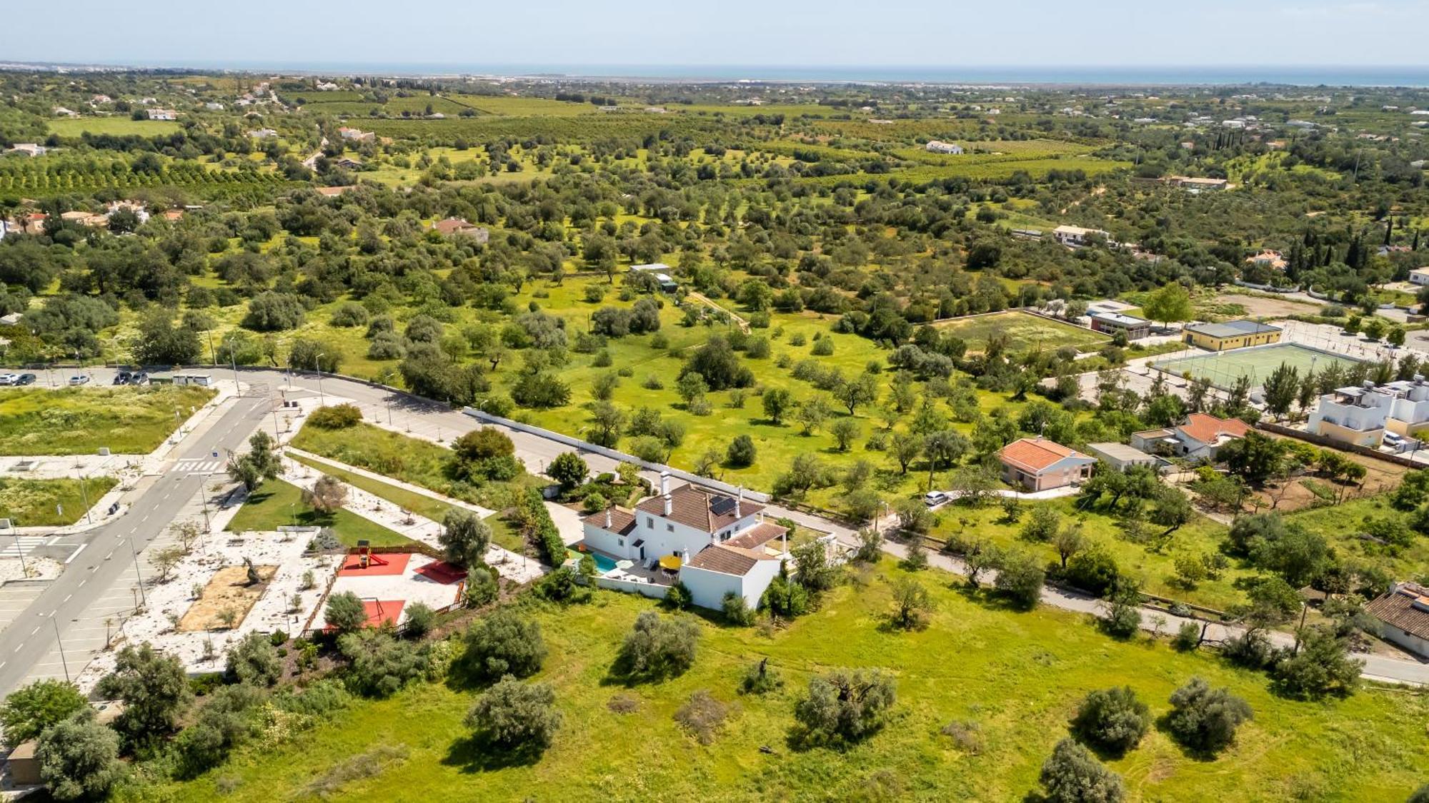 Sunny & Calm 4 Bdr House W/ Pool By Lovelystay Santo Estevao  Exterior photo
